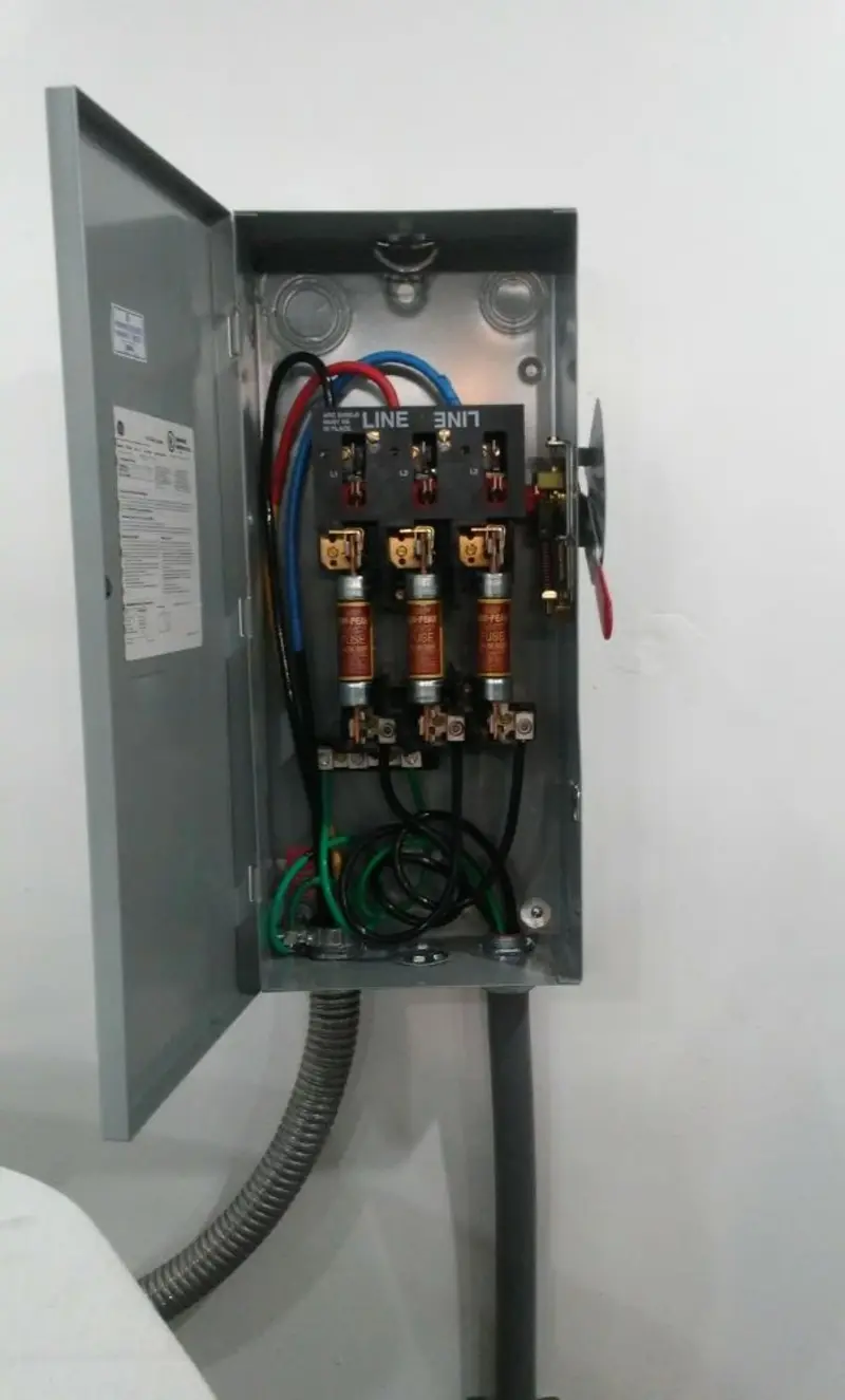 Three-phase disconnect switch installed for Smoke Detector Installation in Abilene